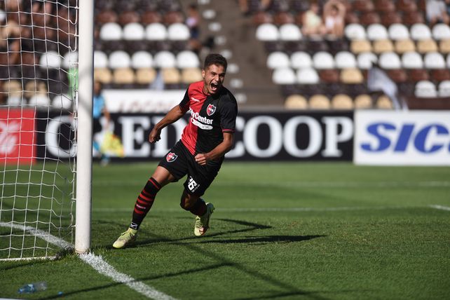 El pase fue de Hoyos para Panchito y Sordo recogió los frutos con el gol ante Platense.
