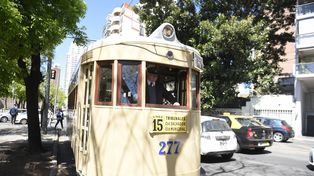 El tranvía turístico circula los feriados por avenida Wheelwright.