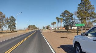 Ruta 90. Se trata de una obra vial estratégica de 150 kilómetros que continúa desarrollando la gestión de Maximiliano Pullaro para mejorar el tránsito vehicular y el traslado de la producción, conectando los departamentos Constitución y General López.