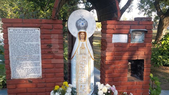 La Virgen vandalizada volvió a su lugar en la Costanera