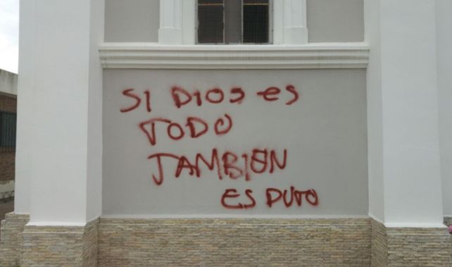 Indignación en la feligresía por pintadas en una iglesia