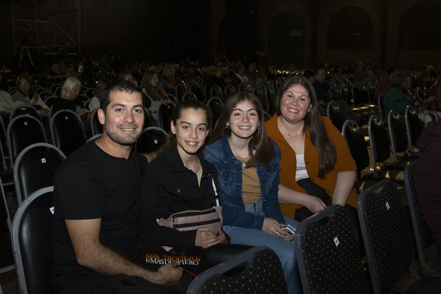 Leandro, Catalina y Lucía Conde y Daiana Torres.  