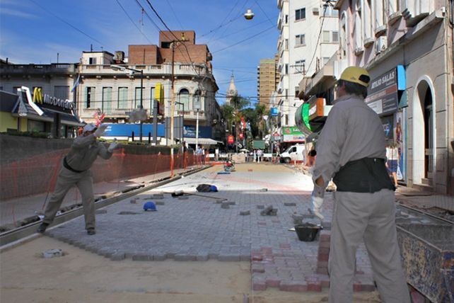 Comenzó la colocación del pavimento articulado en San Martín Norte