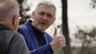 Positivo. El gesto de Carloni en la ciudad deportiva. Busca ser presidente de Central en las próximas elecciones.