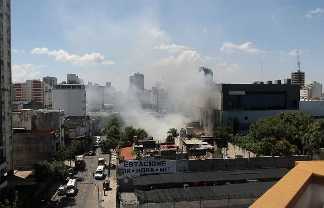 El humo y el olor a quemado pudo percibirse desde diversos puntos de Buenos Aires.