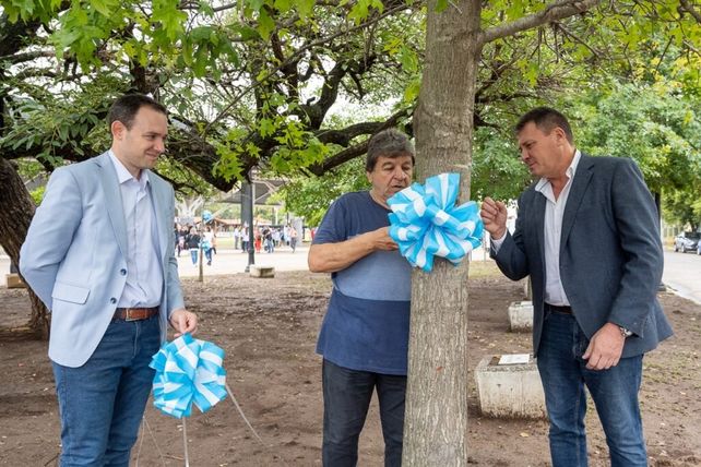 Recuerdo. El intendente Raimundo estuvo en el Bosquecillo de la Memoria.