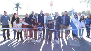 El gobernador, Omar Perotti, destacó la importancia de la conexión vial a Garibaldi para fomentar el arraigo de los jóvenes.