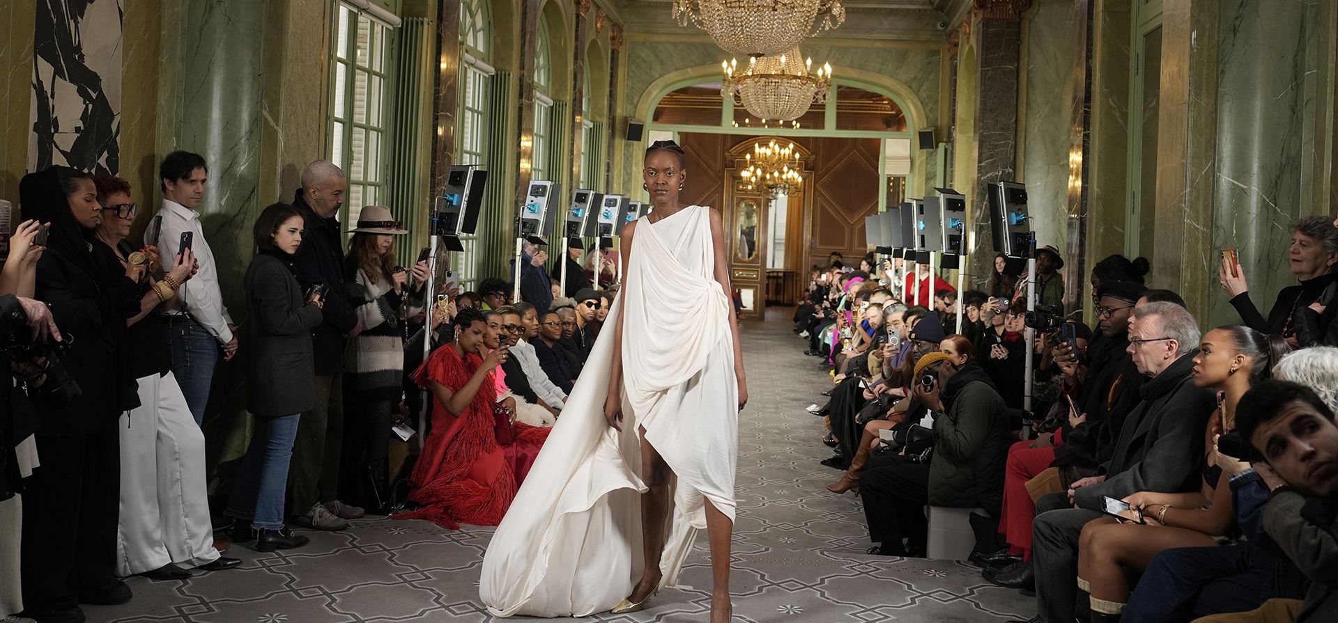 Una modelo luce una creación de la colección de Alta Costura Primavera Verano 2025 de Imane Ayissi, que se presentó en París el lunes 27 de enero de 2025. (Foto AP/Lewis Joly) Una modelo luce una creación de la colección de Alta Costura Primavera Verano 2025 de Imane Ayissi, que se presentó en París el lunes 27 de enero de 2025. (Foto AP/Lewis Joly)