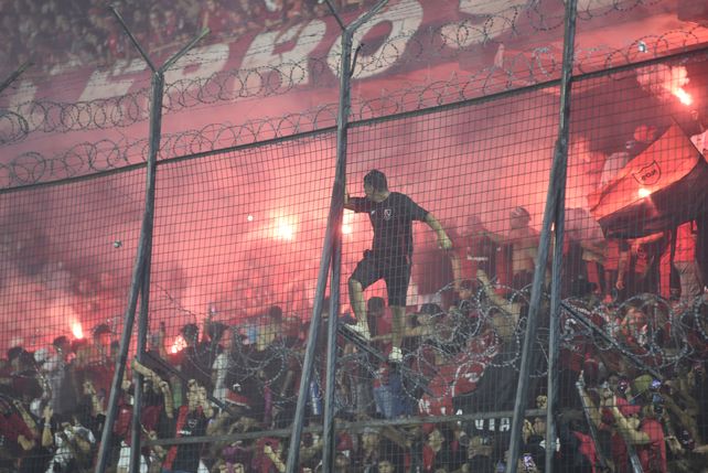 Como es tradición en Newell's, los hinchas realizarán el Banderazo previo al clásico.