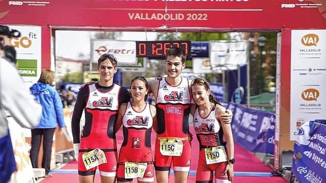 Los triatletas santafesinos Martina Imaz y Bautista Arbizu lograron buenas actuaciones en Valladolid. 