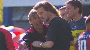 Heinze e Insúa intercambiaron puntos de vista en una jugada donde se lesionó Schor. Después el DT de Boeda discutió con el ayudante del Gringo.&nbsp; 