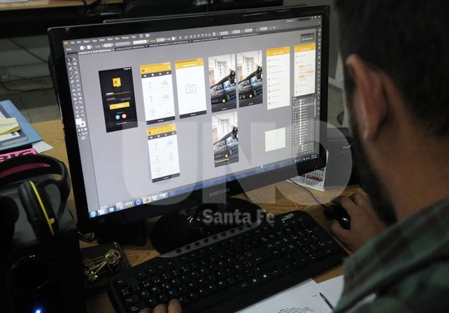Desarrollo. La secretaría de Comunicación se encuentra delineando las funciones de la aplicación / Foto: Juan Manuel Baialardo - Uno Santa Fe