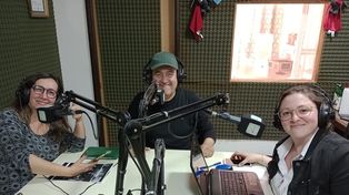 Iset 18 Centeno. Los periodistas graduados Gabriela Ferrand, Chino Zanello y Mauge Piombetti.