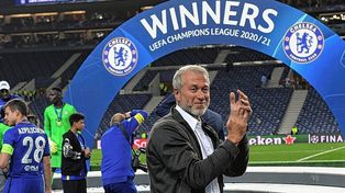 El magnate ruso Román Abramovich vendió el Chelsea inglés y se despidió con mucha nostalgia.