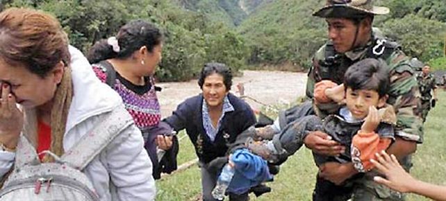 Rescatan a 215 turistas argentinos varados en Per&uacute; y quedan otros 300
