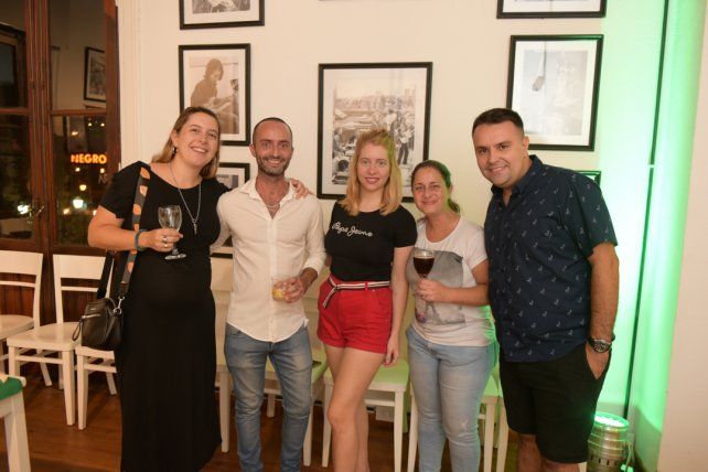 Cecilia Guida, Jonathan Pover, Sofia Guida, Evelyn Pover y Juan Bruno