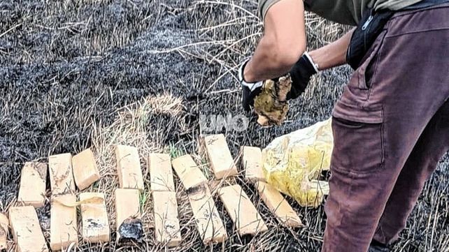 Secuestraron 26 ladrillos de marihuana abandonados a la vera de la ruta nacional 11: en la misma zona hace una semana incautaron otros 941 kilos
