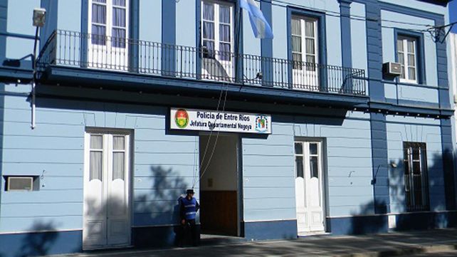 Un hombre atacó a cuchillazos a su pareja y luego se entregó en la comisaría