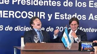 Javier Milei junto a su par saliente de Uruguay Lacalle Pou.