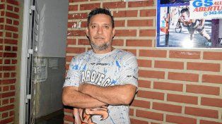 Orlando Azcurra es el organizador del festival de boxeo amateur en el Club Barranquitas.