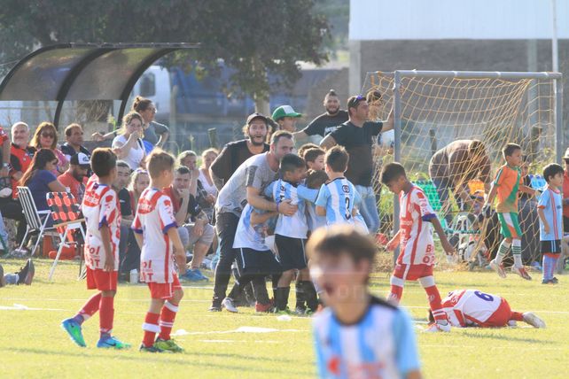 Jornada a puro sol y fútbol en el campeonato Millonario