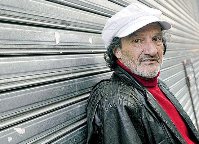 Nacido como Alberto Ramón García en febrero de 1941