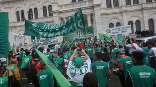 Trabajadores de ATE protestaron frente a la Casa de Giobierno por mejoras salariales