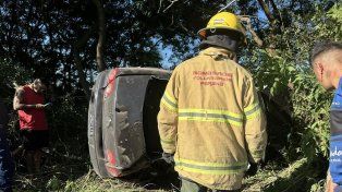 Paraná: un auto volcó al evitar impactar contra otro