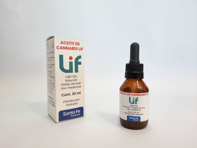 El LIF es el primer laboratorio público del país en producir cannabis medicinal. Los frascos de aceite de cannabis elaborados allí tienen un costo entre seis y siete veces por debajo de los precios que se consiguen en el mercado.