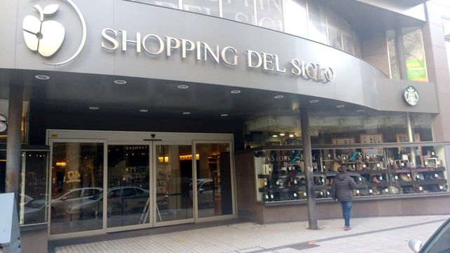 El Shopping del Siglo tuvo sus puertas cerradas.
