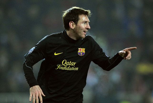 Tres goles de Messi para superar los 200