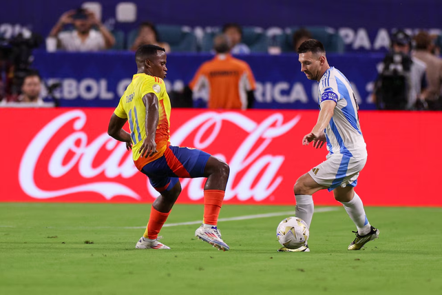 Argentina ya clasificada quiere otra victoria ante Colombia.
