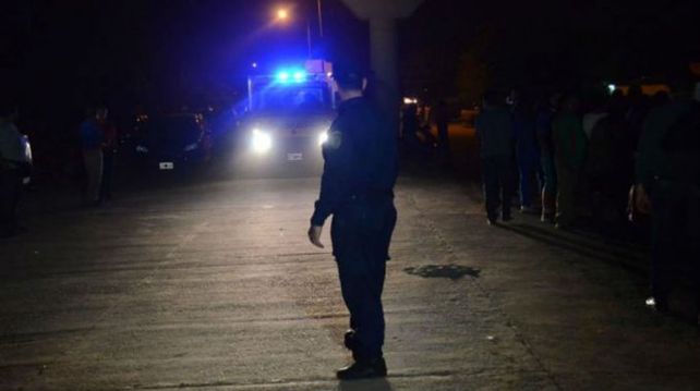 Asesinaron a una mujer y encontraron a su hija de 4 años llorando al lado del cuerpo