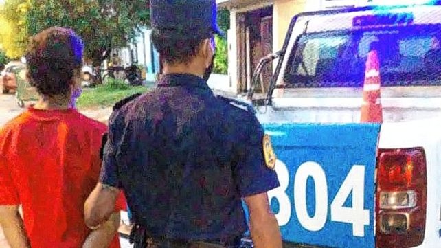 Violó la domiciliaria y explicó que salió a comprar pollo