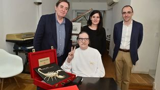 En una ceremonia en la casa del músico, Charly García cedió parte de su obra a la Caja de las Letras del Instituto Cervantes