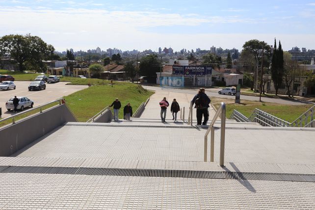 La escalera del ingreso principal al hospital. Foto UNO Diego Arias. 