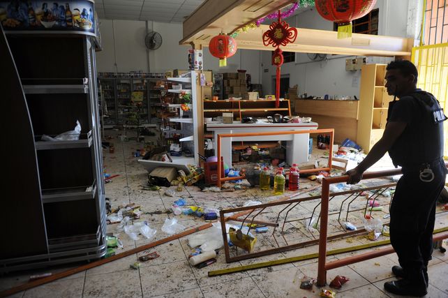 El municipio de Villa Gobernador Gálvez admite que el dueño de súper chino se fue por miedo a saqueos