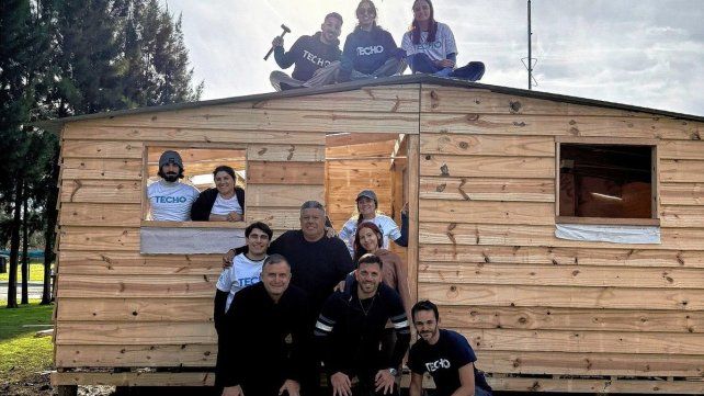Tapia mostró las casas de Un Gol x Un Techo y lo destrozaron en redes: Parece una cucha