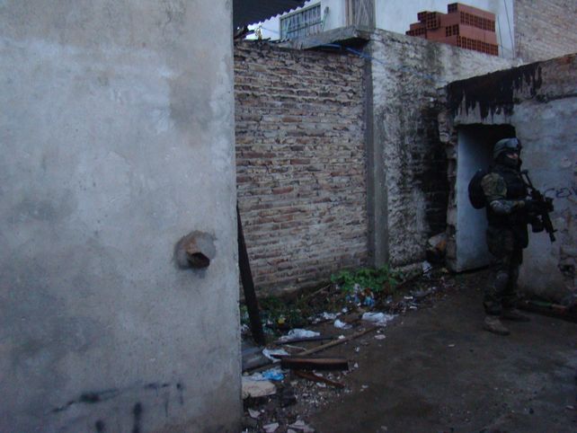 Fuerzas federales allanaron dos búnkers en Rosario, secuestraron droga y detuvieron a seis personas