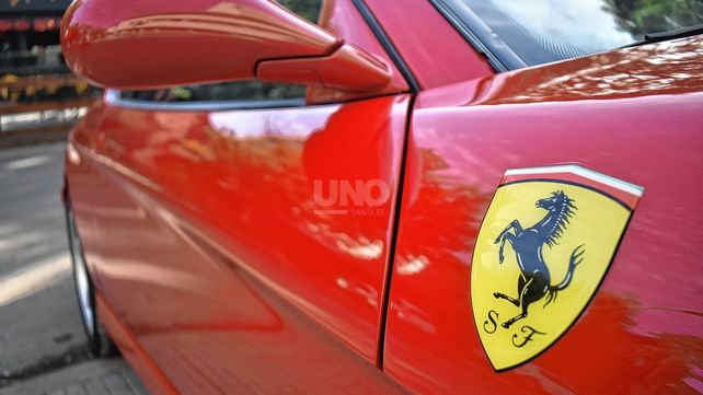 La historia de la única Ferrari que pasea por las calles de Santa Fe