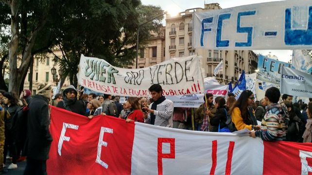 AGDU rechaza el ajuste a la universidad pública