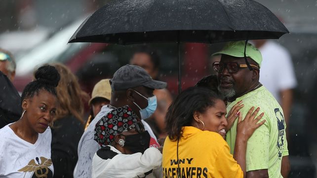 Familiares y allegados a las víctimas llegaron al lugar donde se produjo el tiroteo.&nbsp;