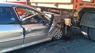 Grave accidente en el semáforo de ingreso a San Benito