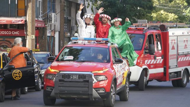 Los Reyes Magos llegaron a los hospitales públicos con la colaboración de los Bomberos Zapadores
