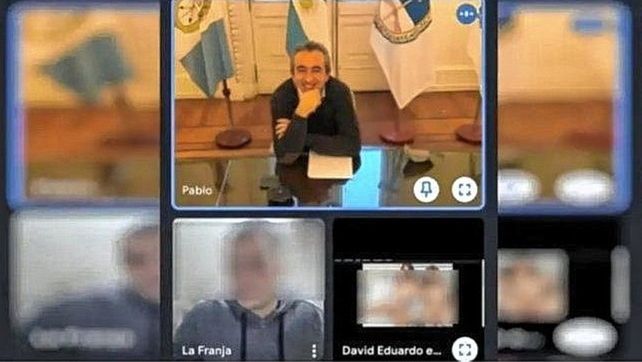 Filtran un video porno durante una charla virtual del intendente de Rosario