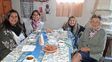 Las docentes. Itatí La Paz, Patricia Montenegro y Lorena Miller junto a la abuela polaca que los esperó con una merienda. Las docentes. Itatí La Paz, Patricia Montenegro y Lorena Miller junto a la abuela polaca que los esperó con una merienda.