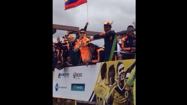 Pekerman y la selección de Colombia fueron recibidos como héroes