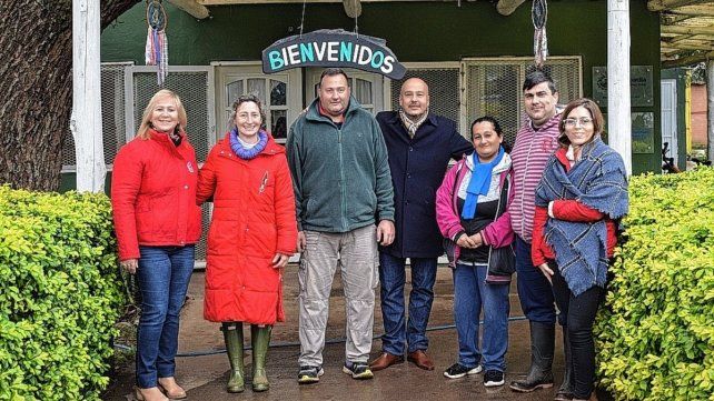 Tres personas con discapacidad realizan su aporte en el Centro de Equinoterapia.
