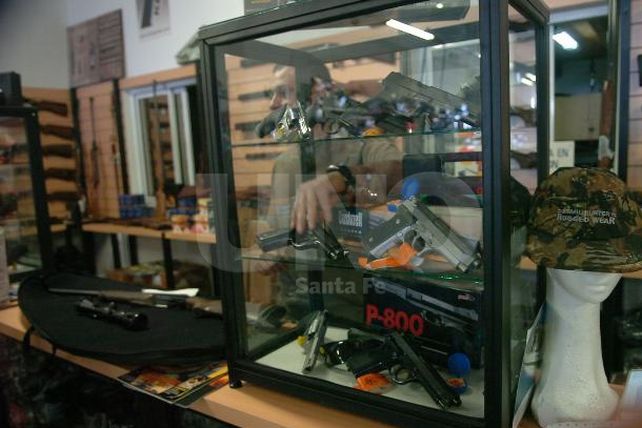 Más consultas por compras de armas, pero sin aumento de ventas