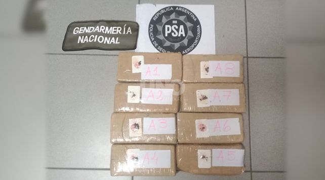 La droga secuestrada de la bodega del colectivo.